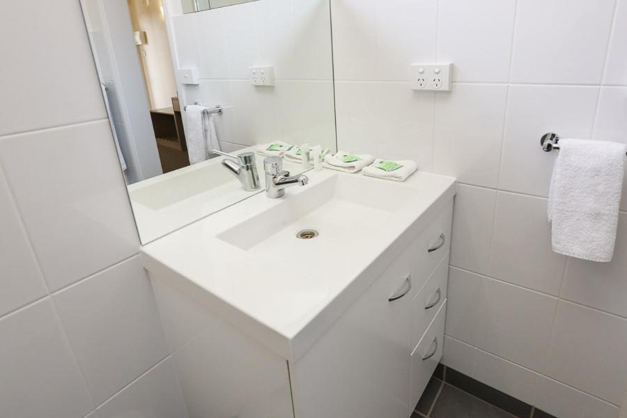 Seven Pines Motor Inn Милдура Стая снимка
